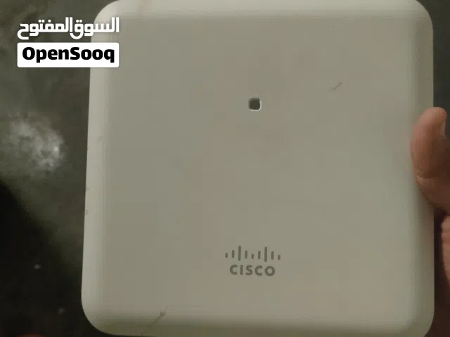 هذه هي نقطة الوصول اللاسلكية Cisco Aironet 1850 Series. [1]  الموديل: AIR-AP1852I-E-K9 أو طرازات مشا
