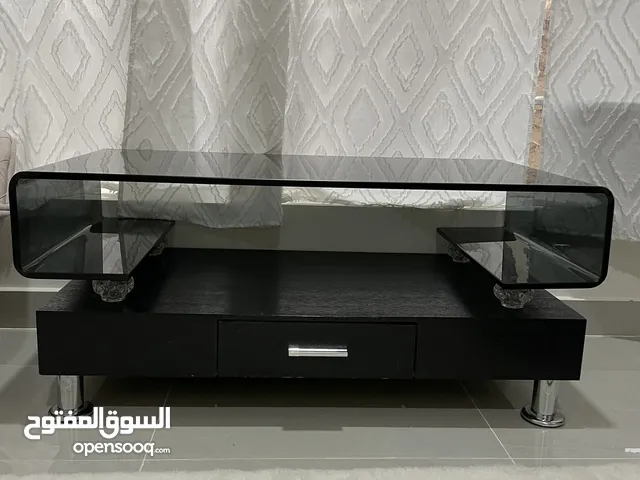 Table in good condition  you can use for office or tv table