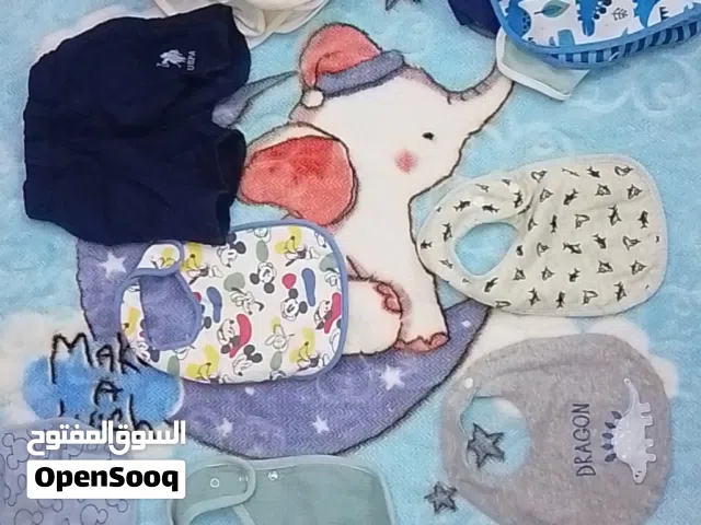 للبيع ملابس رضع من عمر شهر إلى ست شهور