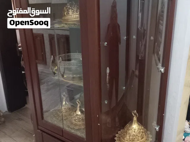 بوفيه نظيف استعمال بسيط موديل حديث توجد فيه اناره داخليه
