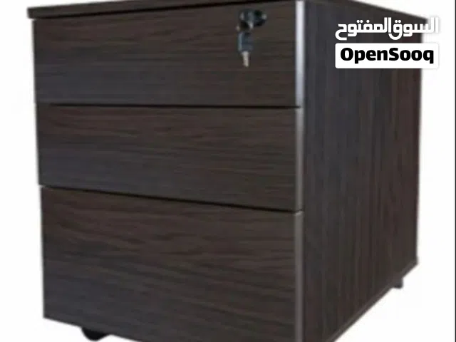 مكتب وكرسي بحالة ممتازة