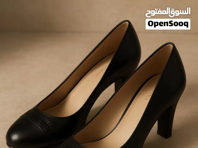 حذاء ستاتي فخم نمره 39 مستعمله اسبوع فقط بلون الأسود ماركتها Altin Ayak مش مهيونه