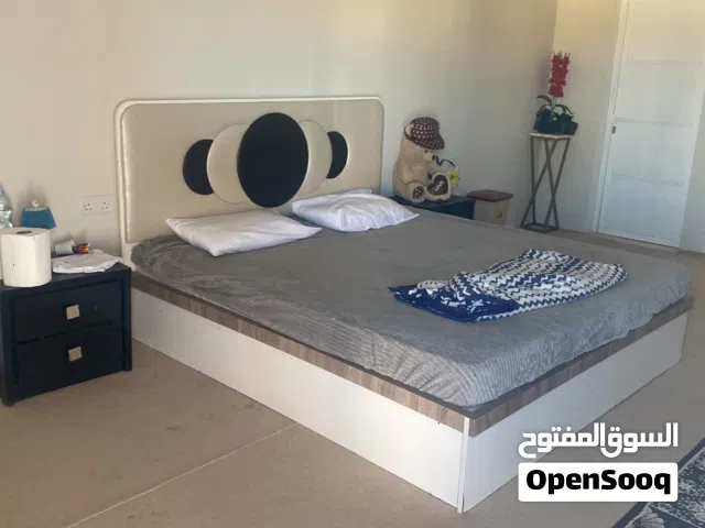 غرف لإيجار اليومي ويوجد مجلس لإيجار