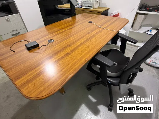 للبيع طاولة مكتب