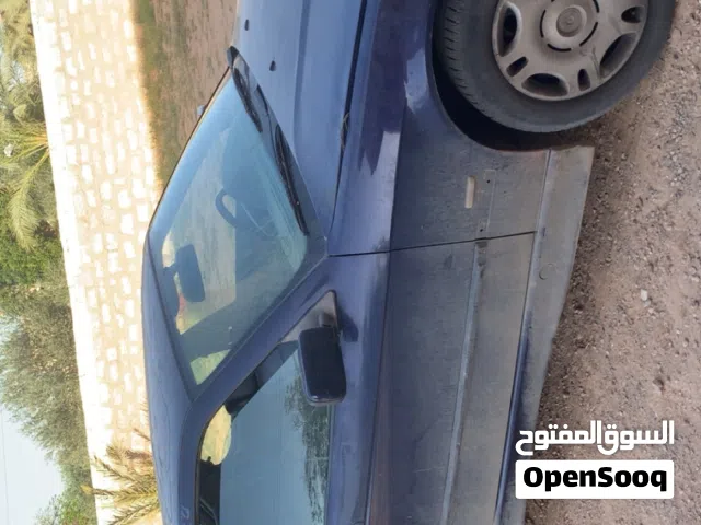 2000 بي ام دبليو الفئة 3 318