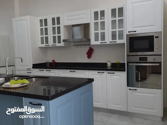 مطابخ للبيع بسعر مخفض من صالة العرض مع الأجهزة