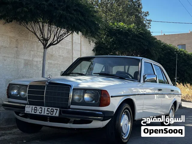 1983 مرسيدس بنز الفئة-E E 200
