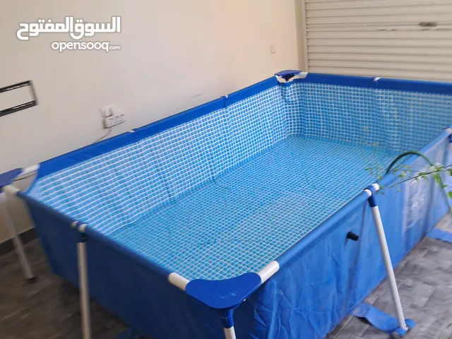 بركه سباحة كبيرة