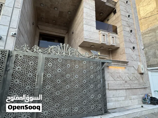 250 m2 More than 6 bedrooms Townhouse for Rent in Basra Jaza'ir