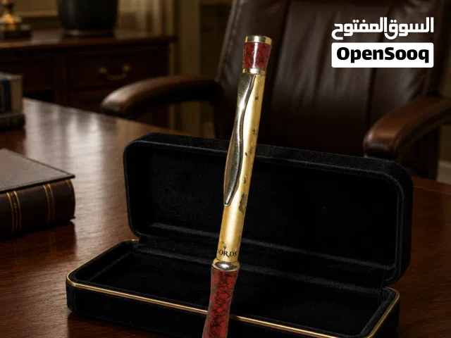 س مجرد قلم... بل بصمتك التي تسبق اسمك. LORDS — عندما يتحدث الذهب عنك قبل أن تتحدث. تصميم رخامي عناب