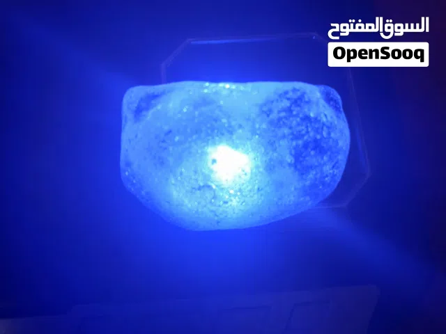 حجر كريم ممكن ياقوت ازرق أو الماس ازرق أو حجر التانزانيت