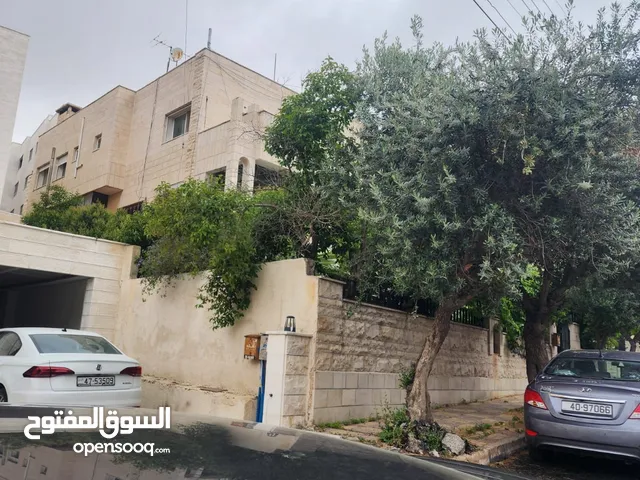 1000 m2 More than 6 bedrooms Villa for Sale in Amman Al Gardens
