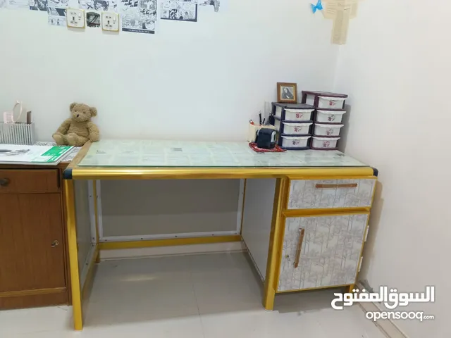 ميز مكتب كبير