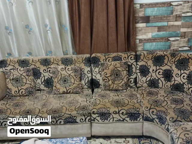 غرفه جلوس للبيع  لايوجد به اي كسر خشبه قوي جدا