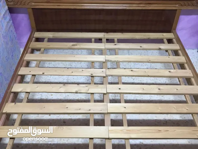 تخت مجوز مع فرشتو خشب نضيف