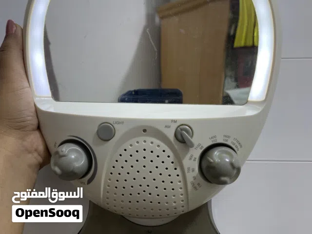 مرآة مكبرة للحلاقة مزودة بإضاءة و راديو