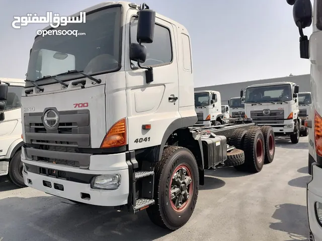 للإيجار شاحنة هينو (راس تريله) (جرار) For rent a Hino truck (Tractor)
