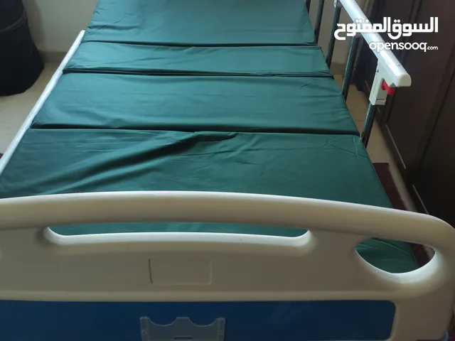 سرير طبي مستعمل بحال الجديد حركتين