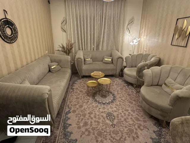 كنب لغرفة الضيوف