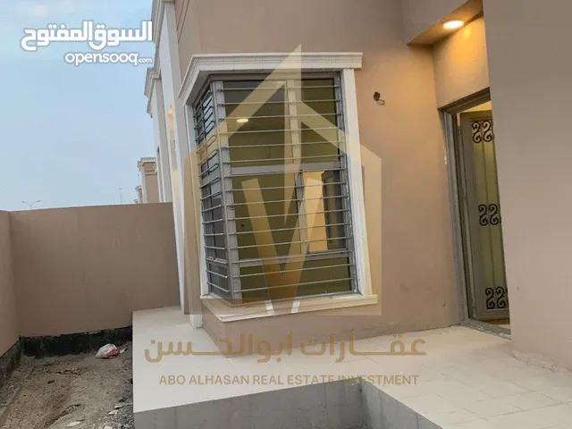 300 m2 4 Bedrooms Townhouse for Rent in Basra Other