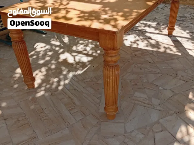 طاوله سفره طول 2,10مترين وعشره سنتي وعرض متر
