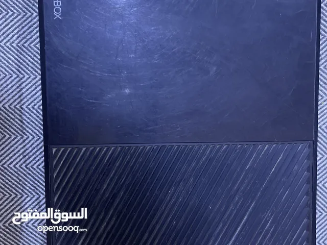 اكس بوكس ون معاها يد جديده و يد إضافيه و معاها فيفا 25 و 24 و فورزا 4 و 5 وسكان و قير و دعسه و كامل