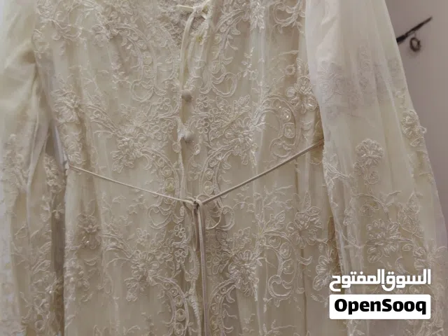 فستان نفاس استخدام مرة واحدة
