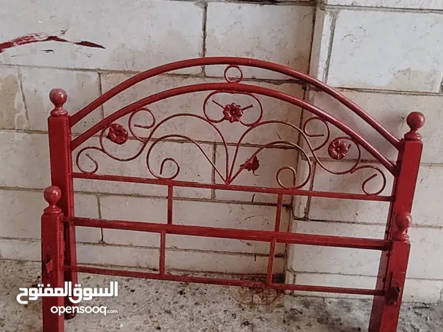 سرير نوم حديد. متر و20 سنتي