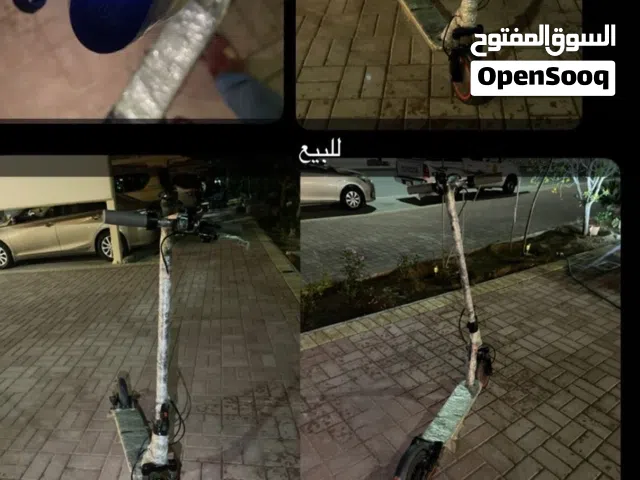 سكوتر من الإمارات نضيف مستخدم فقط لي الفحص السكوتر نضيف بدون اي مشاكل