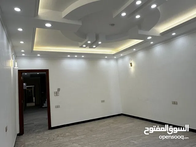 300m2 5 Bedrooms Townhouse for Rent in Baghdad Qadisiyyah