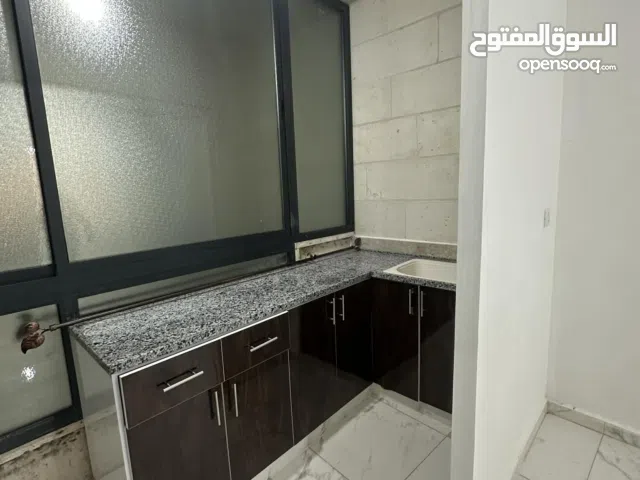 للايجار شقة صغيرة  كمكتب او عيادة