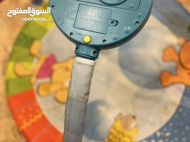 كرسي طعام ومرجيحه بالإضافه إلى فرشه العاب من شيكو وحوض استحمام مع فرشة غيار من كام الاسبانيه للبيع