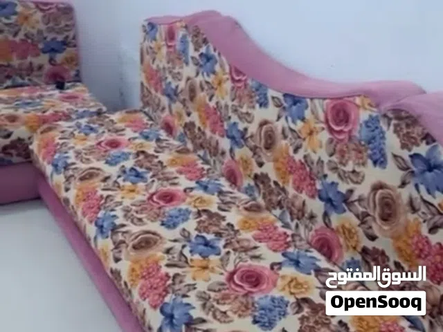 كعده عربيه مستعمله أربع قطع 2كبار و2صغار نظيف مابيه اي عيب
