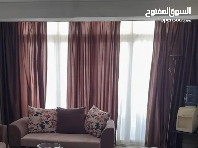 3 ستاير مع بعض مع البلتكانة الخشب و جميع اكسسواراتها