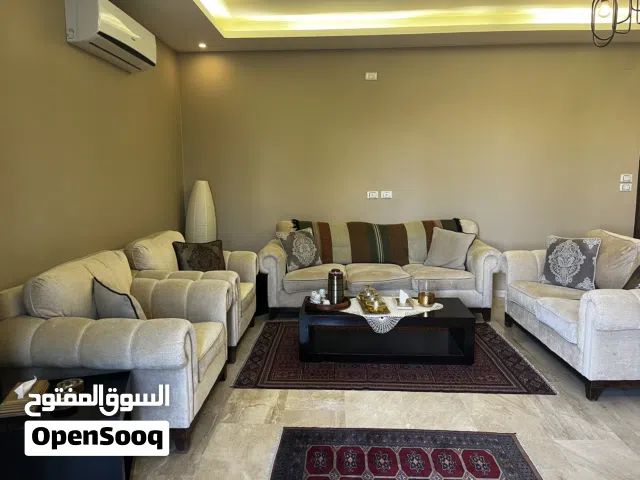 للبيع بسعر مغري (من المالك) ... شقة فاخرة (179 متر) في اجمل مناطق عمان، طابق ارضي مع تراس و كراج خاص