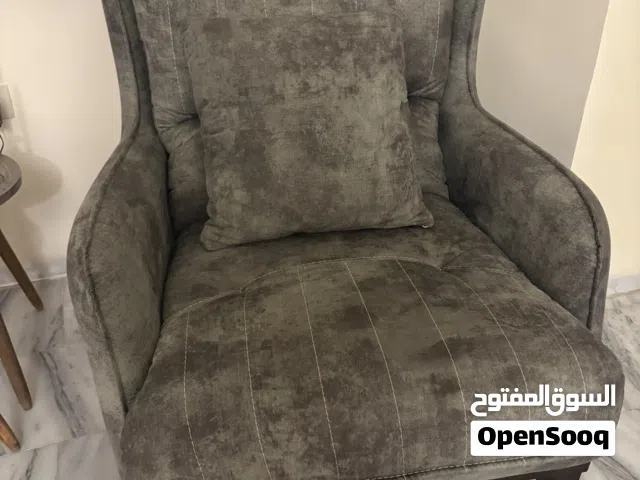 طقم كنب مودرن مستعمل و طاولة سفرة