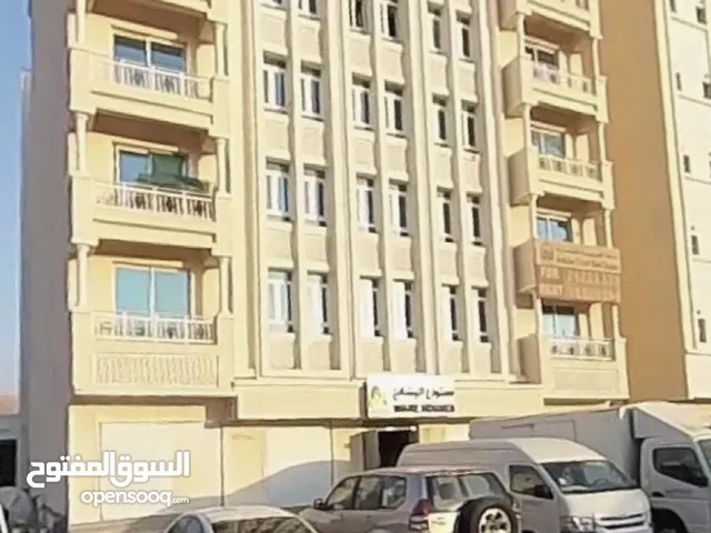 معرض للإيجار في العامرات بالقرب من مخازن بهوان 215 متر