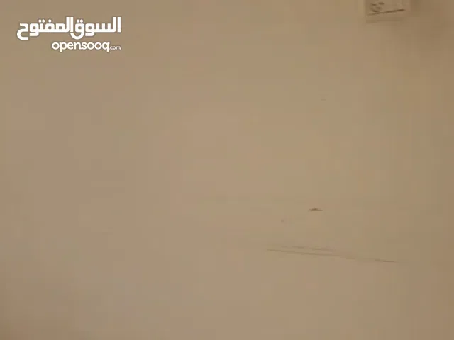 شقه مشطبه مكونه من 3 غرف نوم وحمامين ومطبخ وصالون وبرنده دفعه واقساط شهريه متوفر مصعد