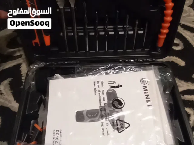 دريل مينلي شحن . شنطة متكاملة طما في الصورة جدبد بكافة ادواته