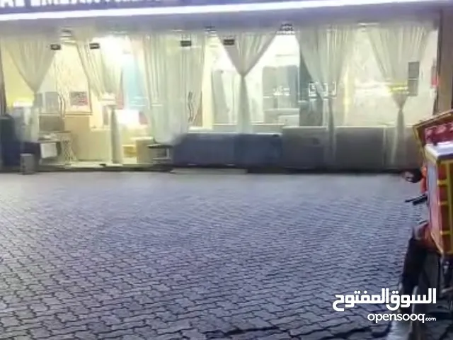 معرض على الشارع الرئيسي موقع مميز