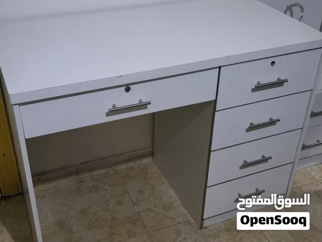 مكتب للبيع + 2 ماوس باد هدية (قابل للتفاوض)