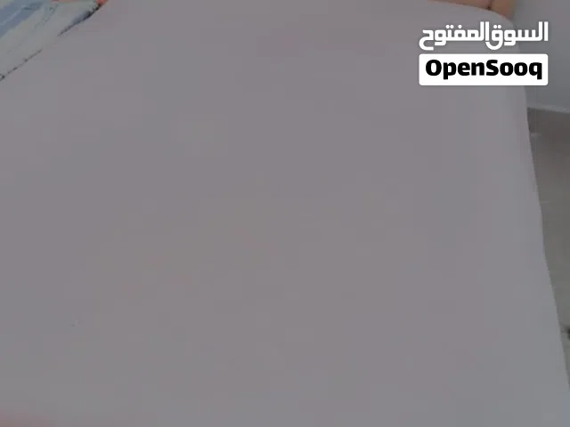 سرير جديد.شخص واحد تاخذ معه سرير شخص ونص مستعمل