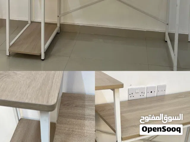 طاولات مكتب للبيع