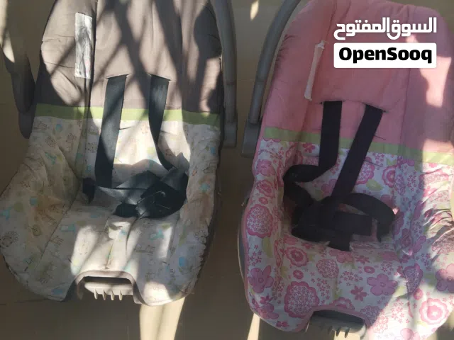 كراسي سيارة مستعمل بحالة ممتازة