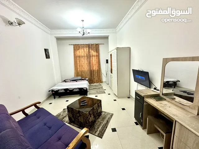 غرفة مؤثثة بالكامل بدون مطبخ داخل فيلا بالخوير 33 خلف التقنية وقريب مسجد سعيد بن تيمورR(8910)