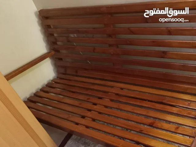 كرسي بحالة جيدا