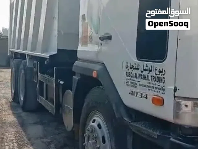 سيارة تاتا تريلا مستعملة لعام 2014 بحالة جيدة لنقل البضائع