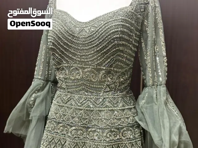 فستان زفاف اخضر فاتح  قياس ميديم مستعمل مره واحده