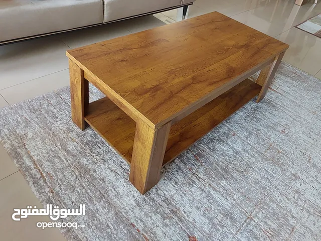 two coffee tables with one  abajour lampe