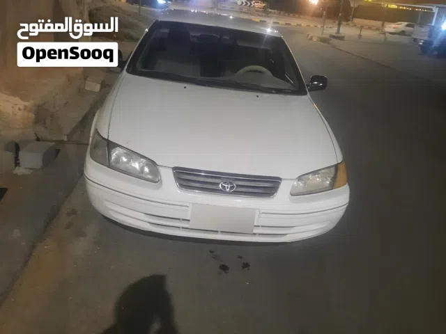 كامري مديل 2001 ،  4 سلندر للبيع اللون ابيض لقطه للمميز قير مكينه بجاله جيده نرجو قرأه الاعلان عدل .